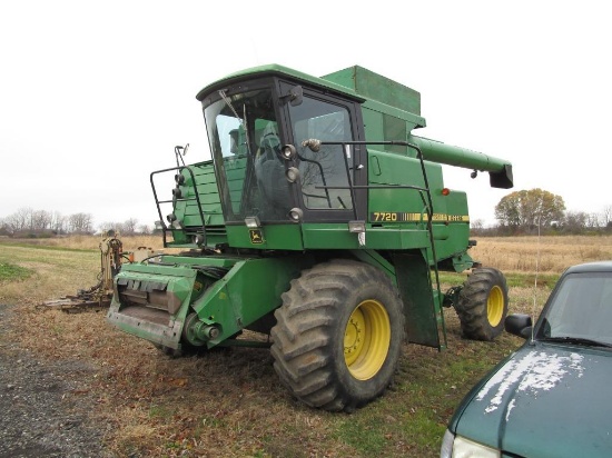 175-1   1989 John Deere 7720 Titan II - ONE OWNER MACHINE