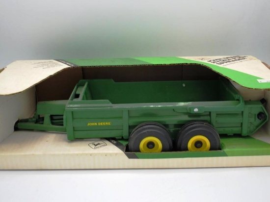 5-6    1/16 John Deere Spreader