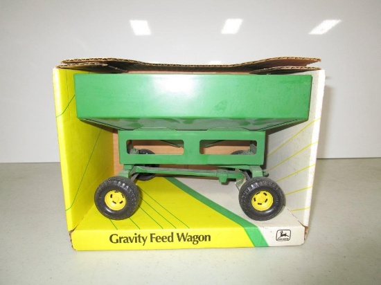 5-3    1/16 John Deere Gravity Wagon