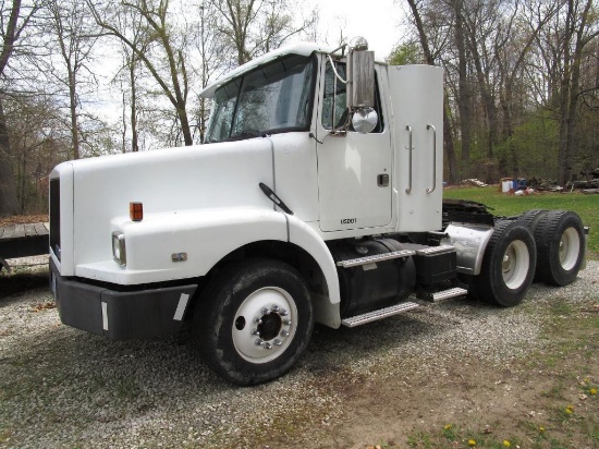 1995 White/GMC Semi Tractor