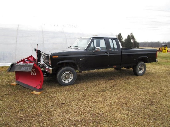 1986 Ford F-250 4x4 w/ 9’2” Boss V Plow