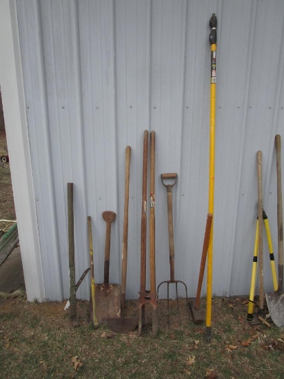 Lot of 8 Garden Tools incl. Shovel, Posthole Digger