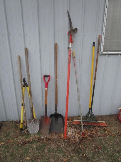 Lot of 9 Garden Tools incl. Shovels