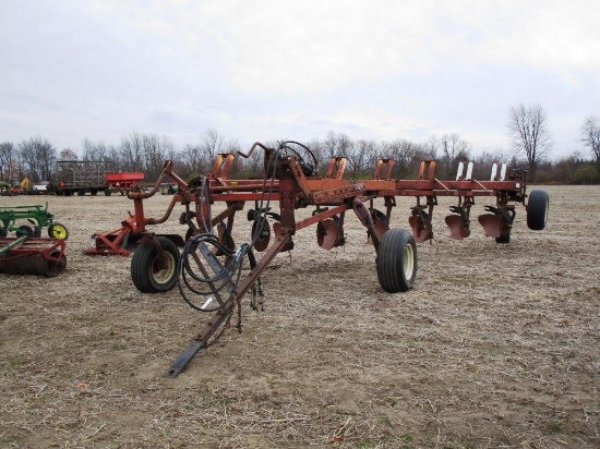 127-2 International 720 7-18" On Land Plow