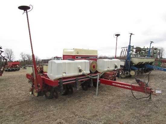 115-11 International Cyclo 800 6R Planter
