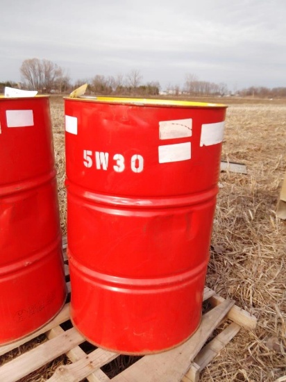 140-16 NEW 55 Gallon Drum of Shell 5w-30 Oil