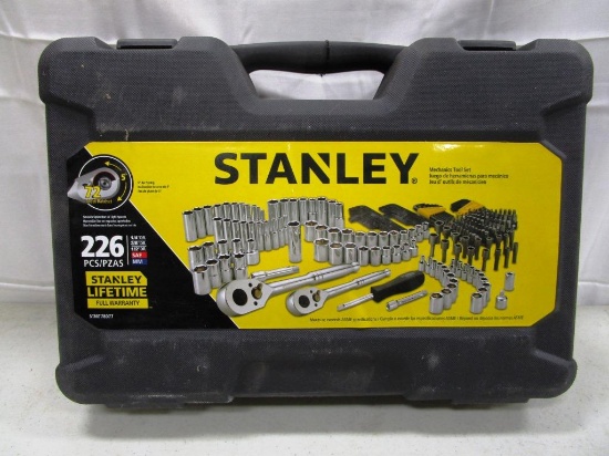 99-33 NEW 226 Piece Stanley Tool Set