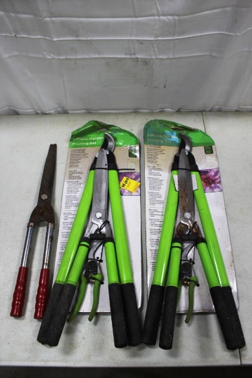 99-224 Lot of Prunning Tools