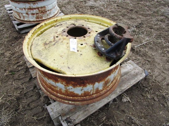 105-5 (1) John Deere 9 Bolt Hub and 38" Dual Rim (Fits 82mm Axle)