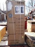 99-307 NEW Galanz 7.6 CF Refrigerator