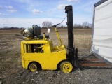 99-569 Small Forklift - Was running last year, sells w/ tank