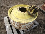 105-4 (1) John Deere 10 Bolt Hub and 38