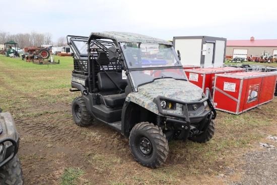 106-40 John Deere Gator XUV 550 4x4 - ONLY 33 HOURS!!!