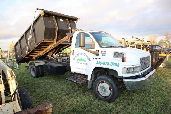 112-6 2004 GMC 5500 Duramax Switch and Go Truck - ONLY 66k Mi.