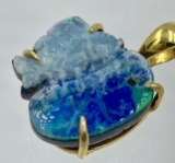 18K YELLOW GOLD PENDANT, CARVED OPAL