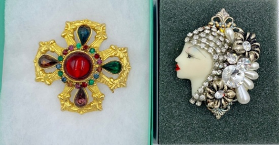 LOT OF TWO UNSIGNED VINTAGE BROOCHES