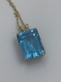 14K YELLOW GOLD PENDANT WITH BLUE TOPAZ AND CHAIN