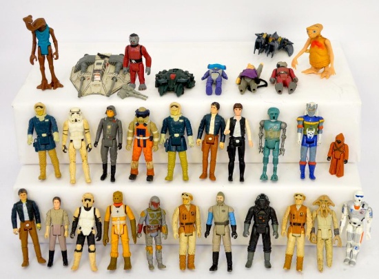 Lot of Assorted Loose Action Figures including many Star Wars