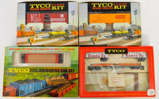 Four mint Tyco HO boxcar kits and operating sets in OBs K329C:179 T348A:498