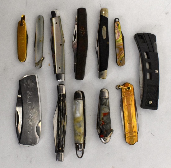 Group of twelve small pocket knives