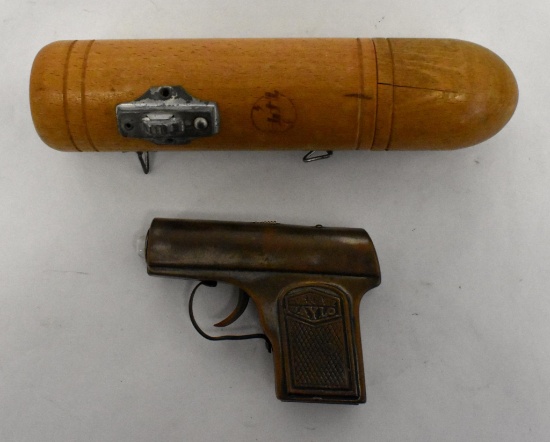 Eveready Daylo Figural Pistol Flashlight plus Wooden