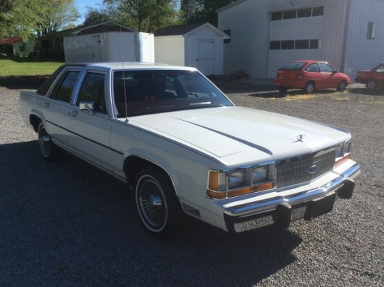 1989 Ford Crown Victoria