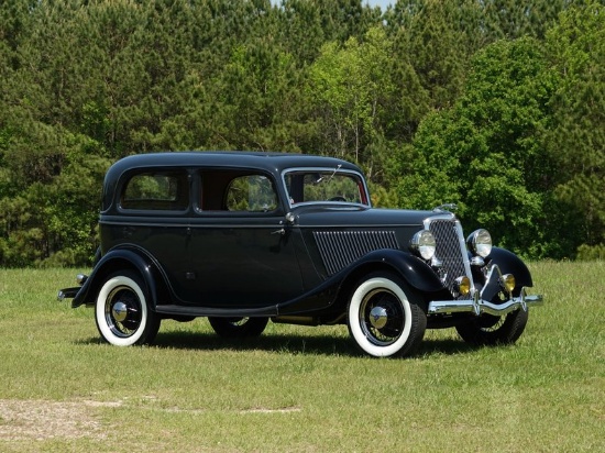 1934 Ford 2 Door Sedan