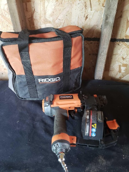 RIDGID AIR NAILER R175RNE with carrying bag