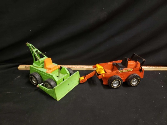 Metal toy trencher and crane truck