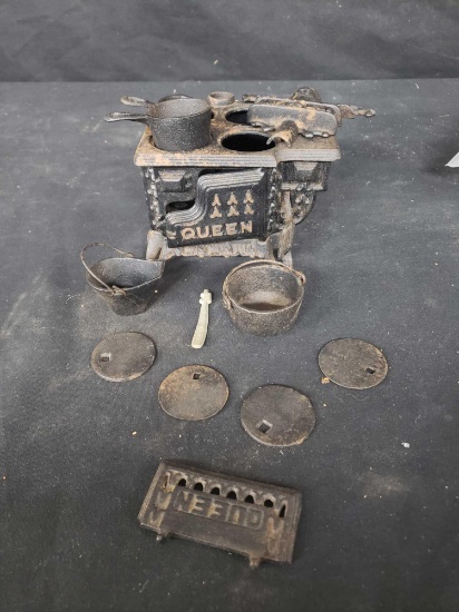 Small cast iron oven toy sets