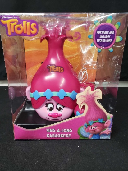 DREAMWORKS TROLLS Sing a long Karaokeke portable and includes Microphone