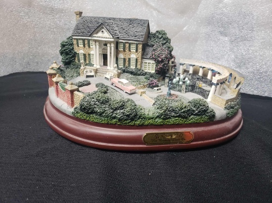 ELVIS PRESLEY Hawthorne Village "His memory Lives On" sculpture no. A2529