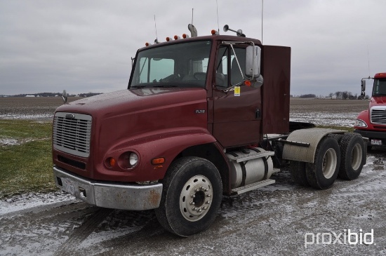 2001 Freightliner FL112 tandem-axle semi, Cummins ISM, Eaton auto-shift, 1