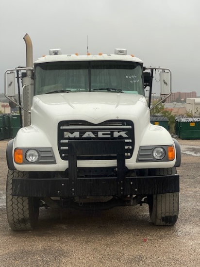 2006 Mack C7000 roll off truck