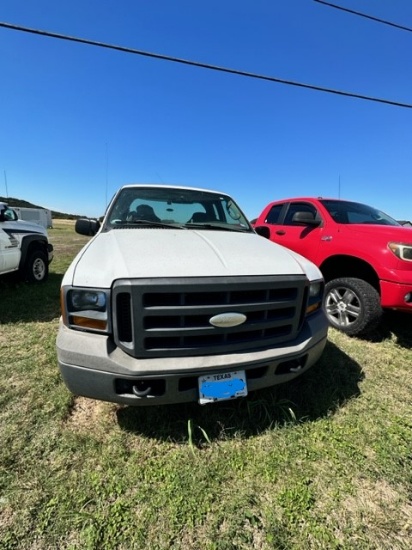 2005 F250 Super Duty 5.7 L Gas Engine Truck