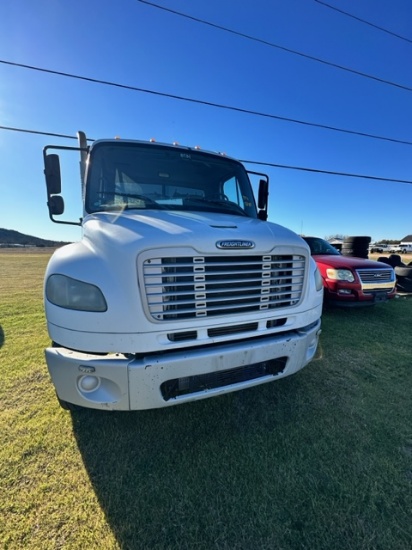 2009 FreightLiner M2106 with pothole patcher on frame