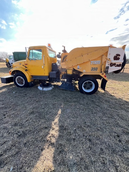 1995 International 4700 Sweeper