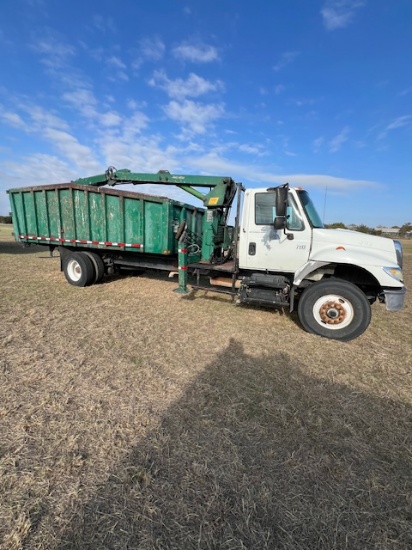 2004 International 7400 brush truck