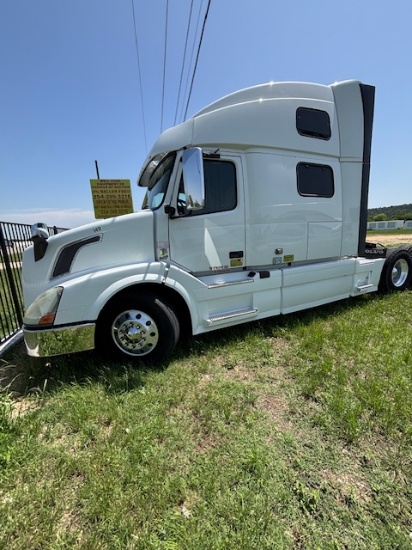 2013 Volvo 18 wheeler truck Diesel