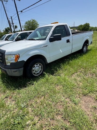 2010 Ford F150 4x2 reguilar cab,