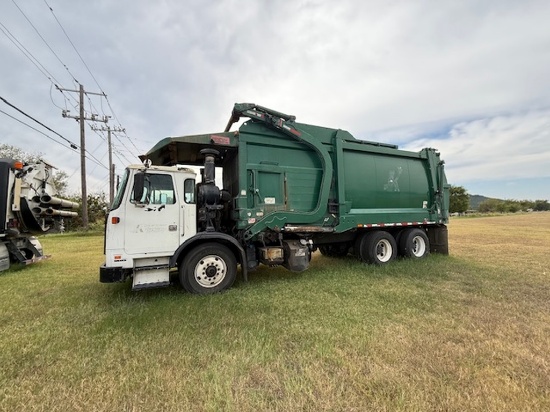 2017 AUTOCAR  ACx64 Front Loaer Sanitation Truckd