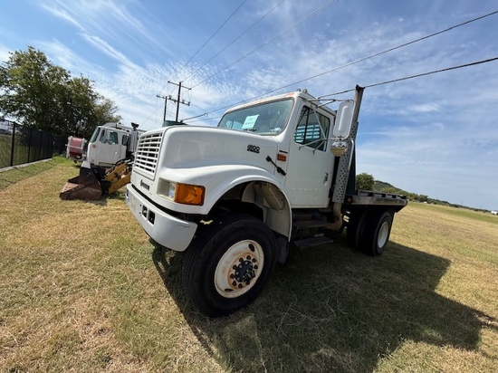 2001 Internationall 4800 Flat Bed