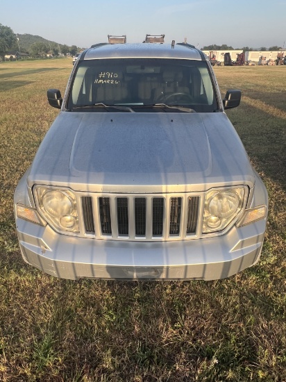 2012 Silver Jeep Liberty