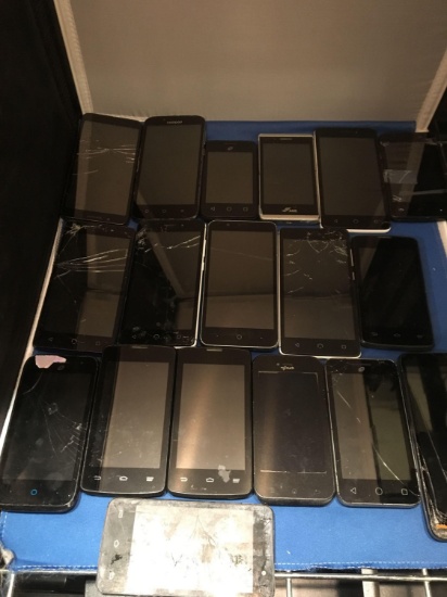 18 Mixed Bulk Purchased Cell Phones With 3 Edison Jet Packs