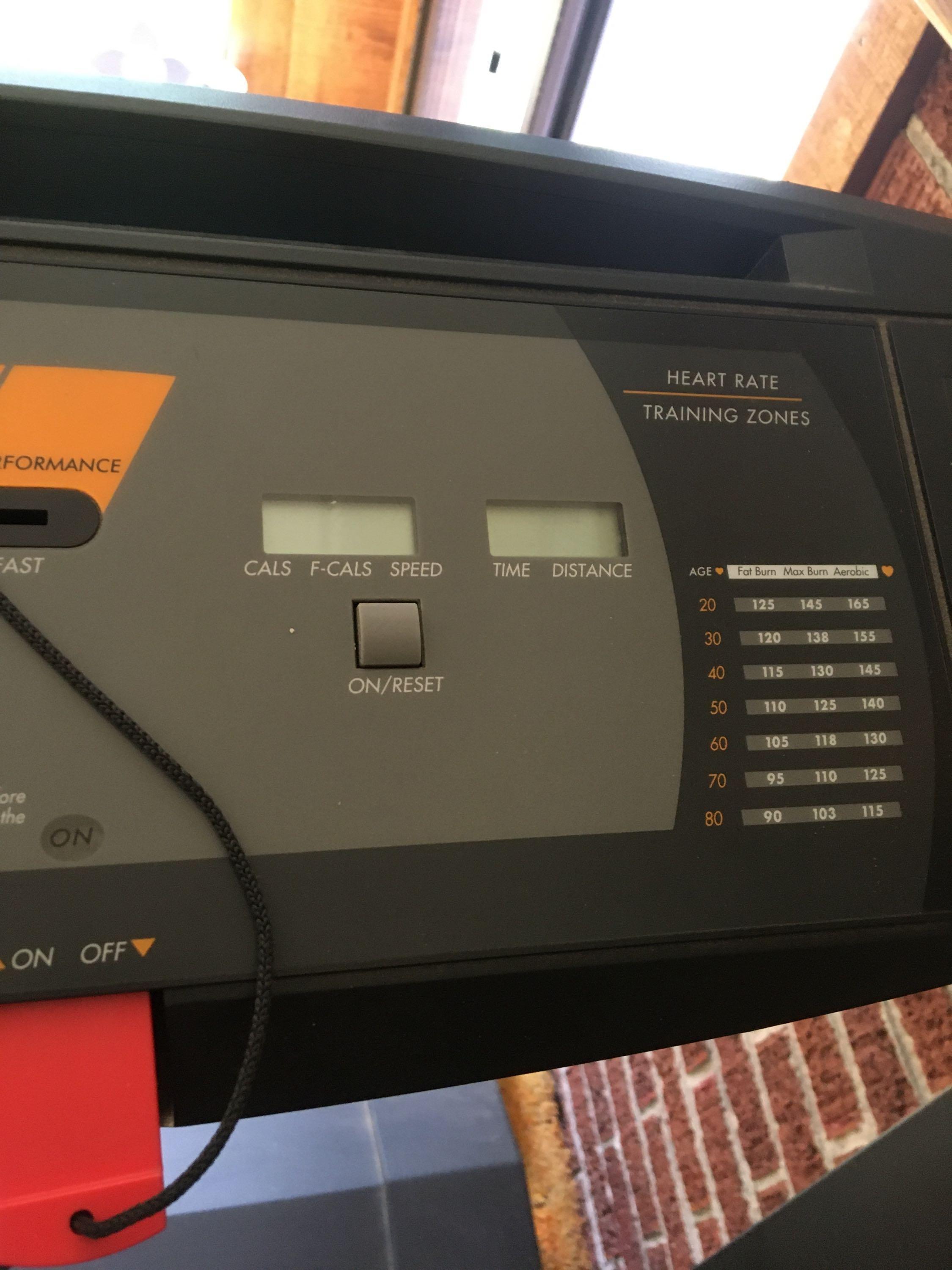 Weslo Cadence 325 Treadmill Proxibid