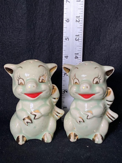 Vintage Ceramic Pigs Shaker Set