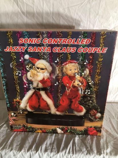 Dancing Santa Claus And Mrs Claus