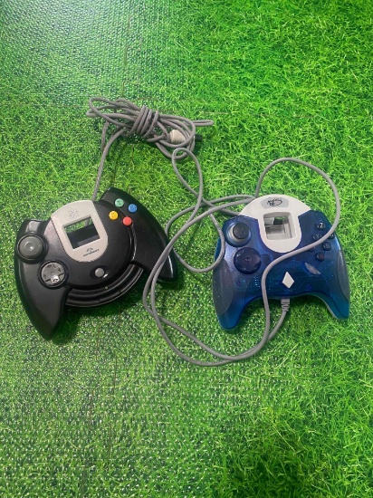 2 Sega Dream Cast Controllers