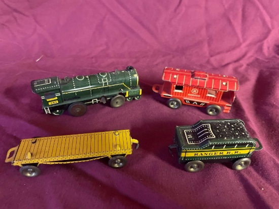 Vintage Tin Train Cars (4)