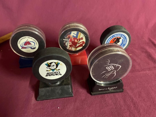 Collector Hockey Pucks (5)
